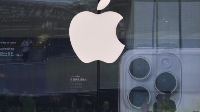 Apple has had few incentives in the past to start making iPhones in US