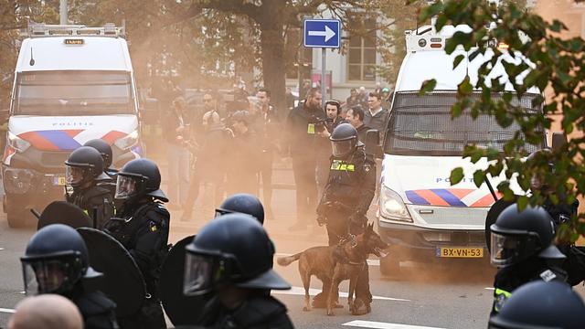 Dutch police clashed with around 500 far-right protesters during a rally against immigration and asylum policies in The Hague.
