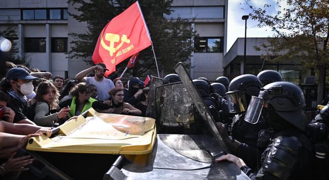 Bruno Retailleau, the leader of Les Républicains and a presidential candidate, said on 1 October that the question of banning La France Insoumise (LFI) now arises. He described the party as seditious, fascinated by violence, and trying to organ source/editor : Georgi Gotev