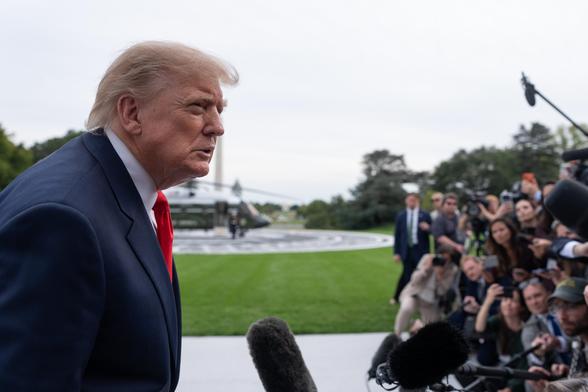 U.S. President Donald Trump escalated his rift with Volodymyr Zelenskyy on Saturday, declaring that "I think it's time for Ukraine to get a new president" and warning the Ukrainian leader he "better damn well stop" striking Russian oil refineries.Th source/editor : Georgi Gotev