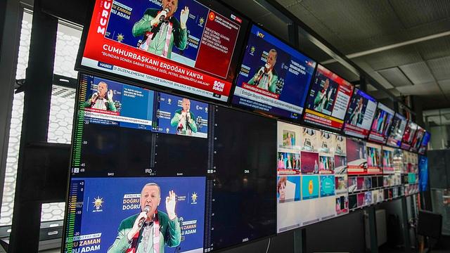 Police barricades surrounded the headquarters of Halk TV in Istanbul on Wednesday, 14 October, as Turkish authorities raided the independent broadcaster and appointed a trustee to take control of its operations.