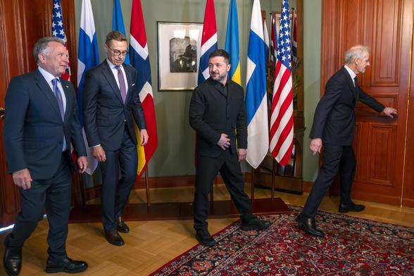 U.S. envoy Steve Witkoff will meet Russian President Vladimir Putin on Wednesday after what a U.S. official called "constructive" talks with Ukrainian President Volodymyr Zelenskyy in Norway, as President Donald Trump said it was time for Ukraine to source/editor : Georgi Gotev