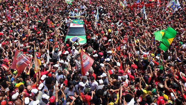 Lula against Flavio - both candidates in the second-round presidential election in Brazil hold rallies in major cities on the last day of campaigning. With around 20% of the electorate having abstained in the first round, the result is wide open and opinion polls show them neck and neck.