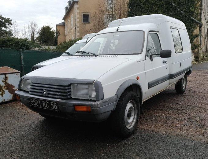 A Citroen C15 van